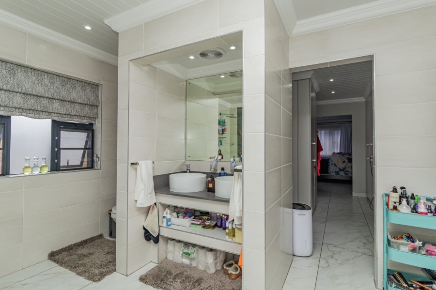 4 Bedroom Property for Sale in Monte Christo Western Cape